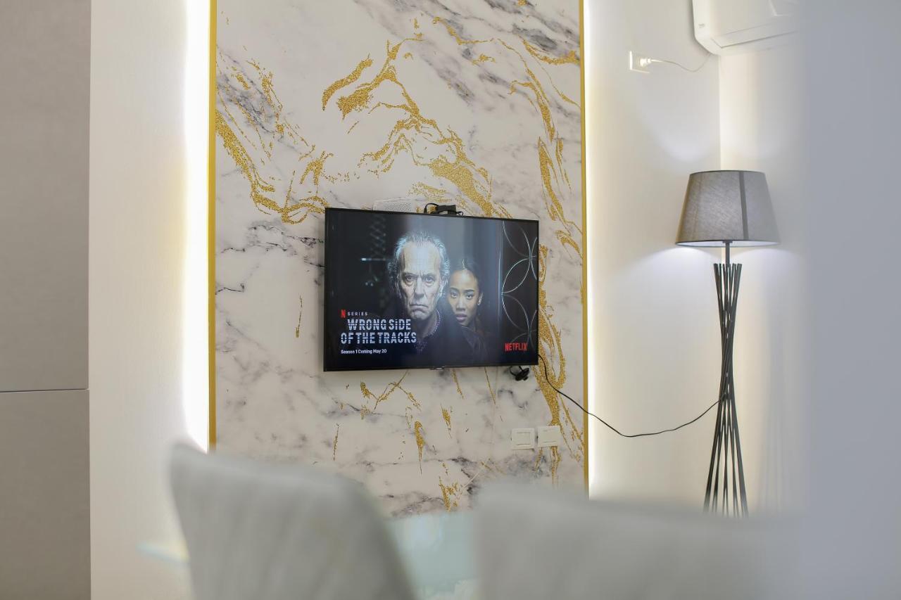 Miku Apartment - Dreamy Apartment At Wilson Square Tirana Esterno foto